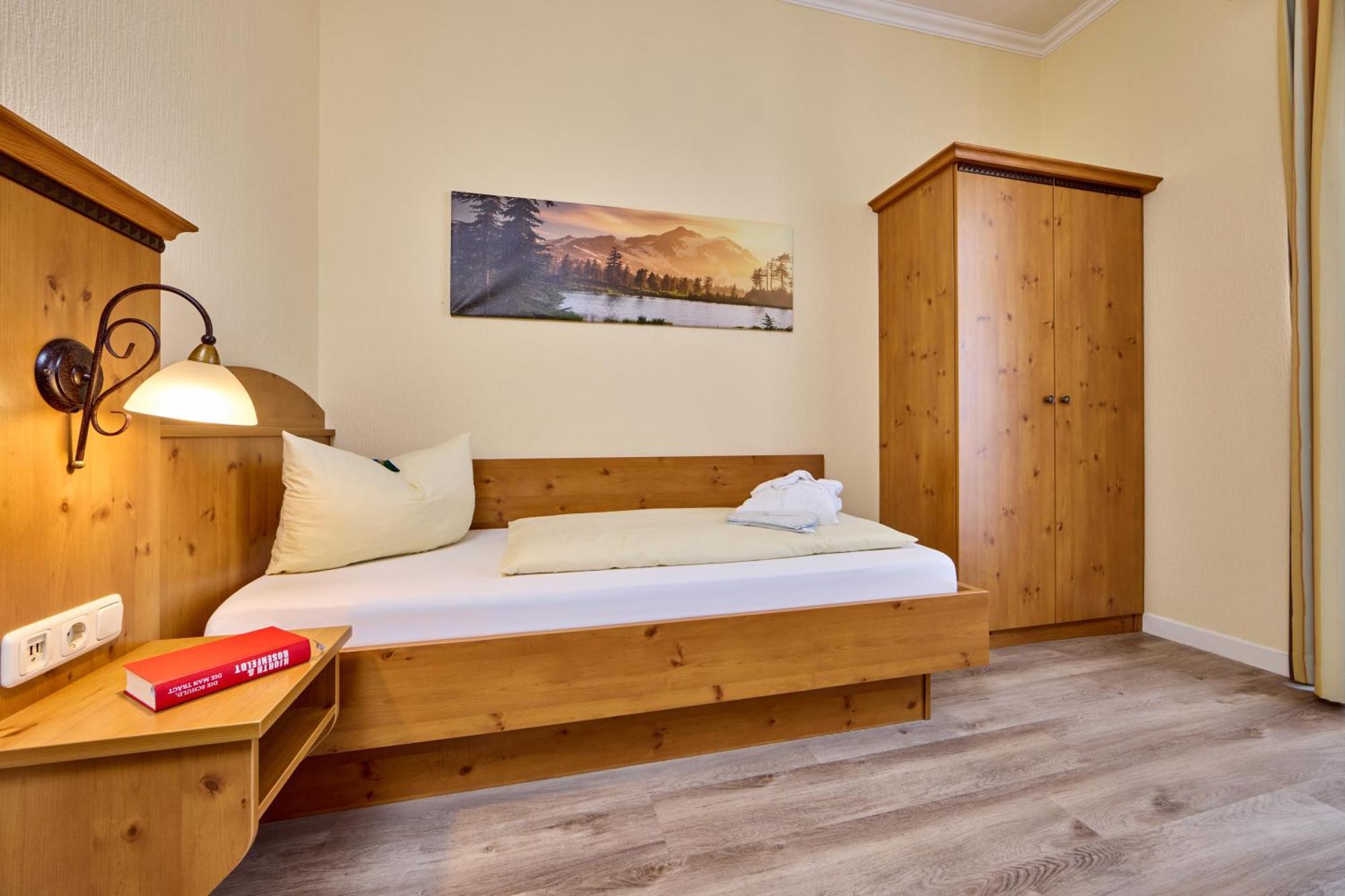 Hotel Vier Jahreszeiten Garmisch-Partenkirchen Ngoại thất bức ảnh