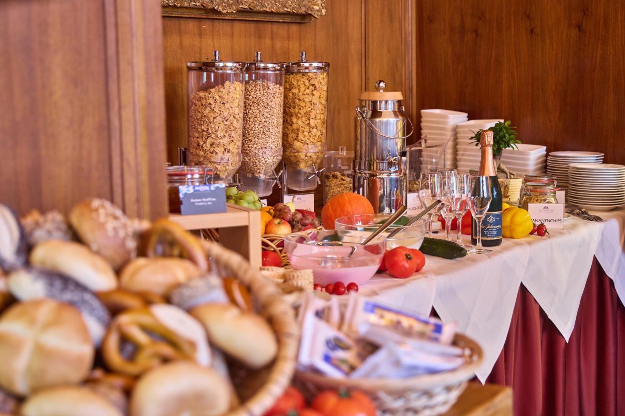 Hotel Vier Jahreszeiten Garmisch-Partenkirchen Ngoại thất bức ảnh