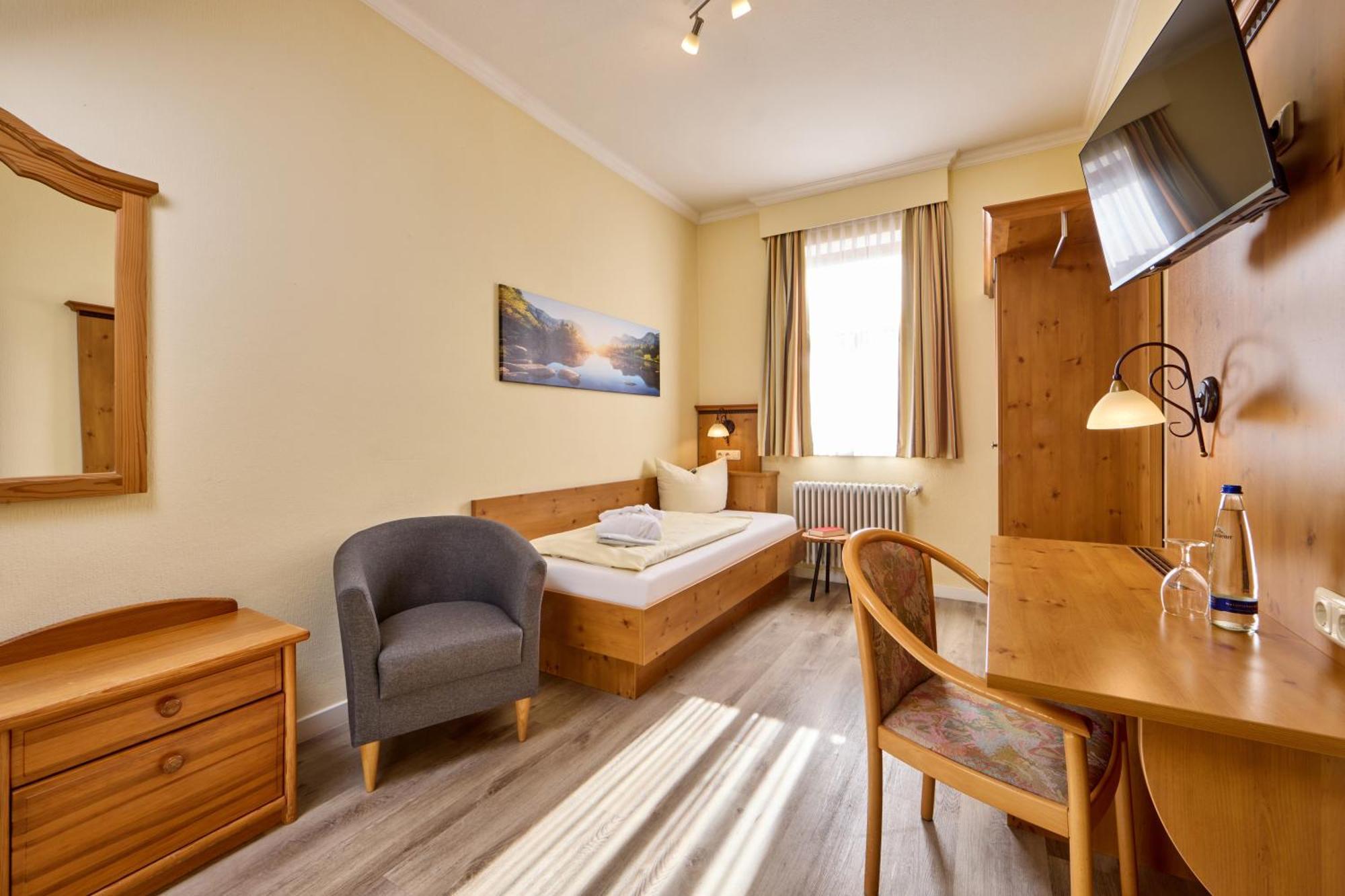 Hotel Vier Jahreszeiten Garmisch-Partenkirchen Ngoại thất bức ảnh