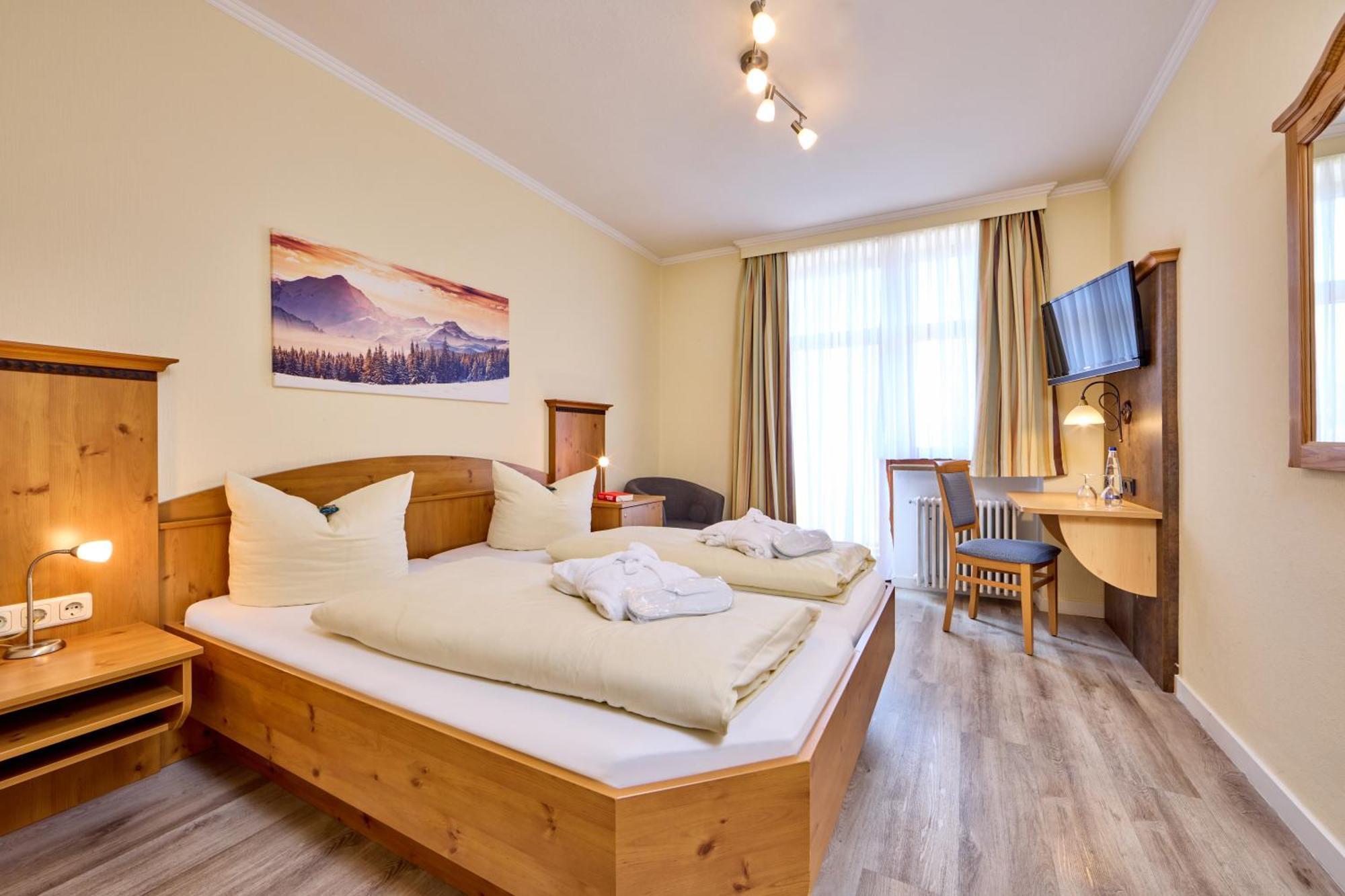 Hotel Vier Jahreszeiten Garmisch-Partenkirchen Ngoại thất bức ảnh