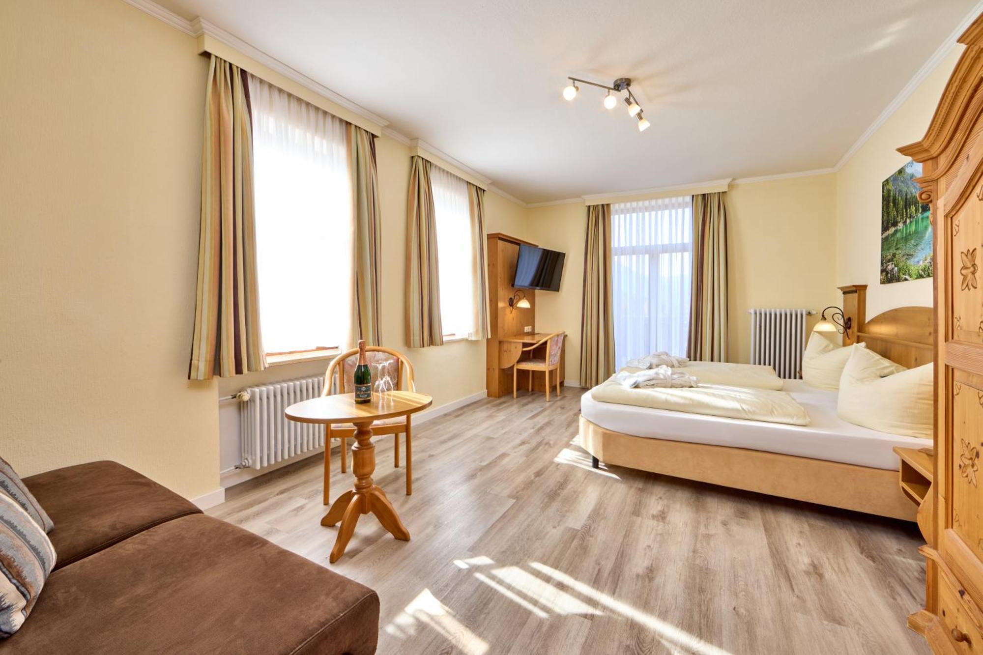 Hotel Vier Jahreszeiten Garmisch-Partenkirchen Ngoại thất bức ảnh