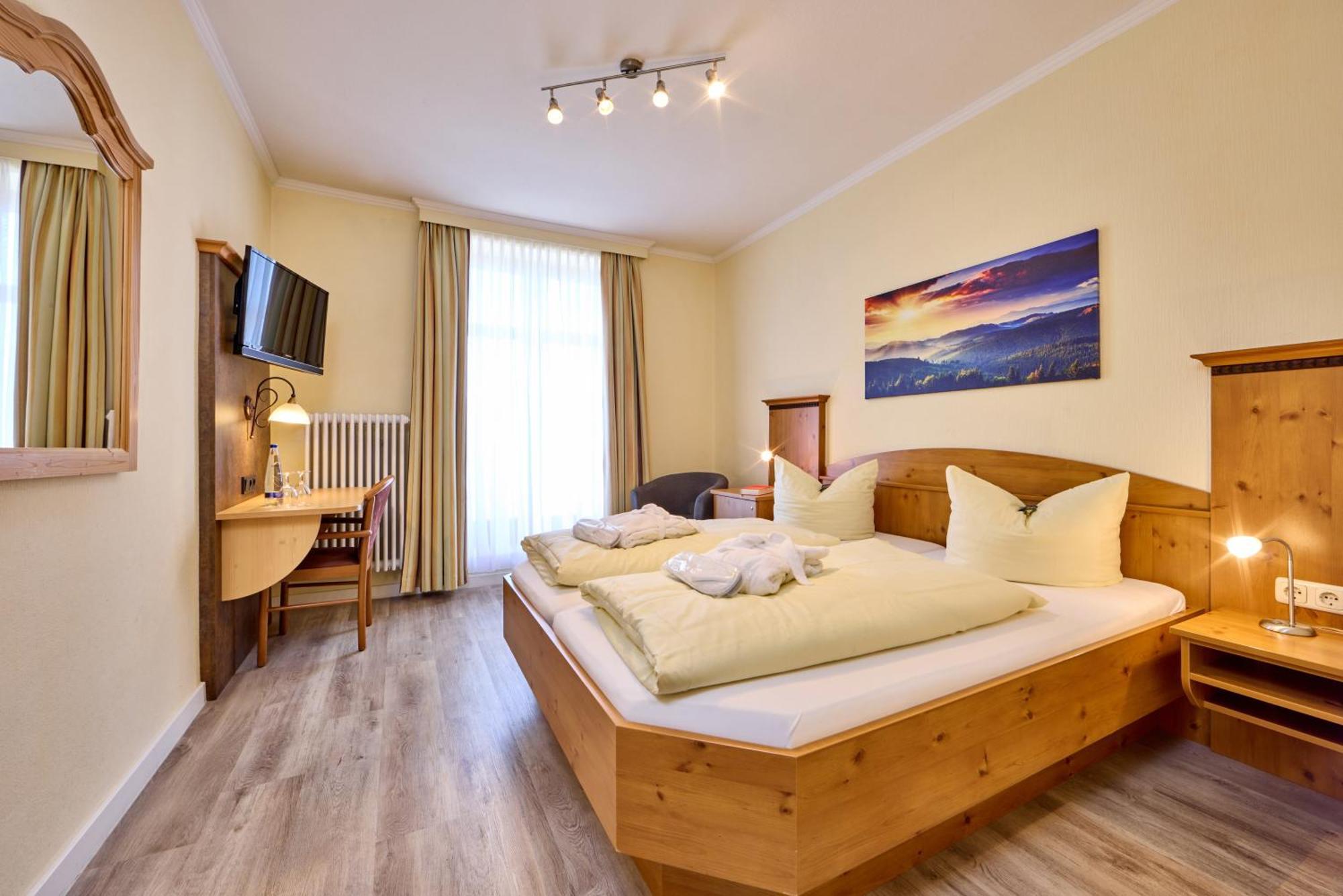 Hotel Vier Jahreszeiten Garmisch-Partenkirchen Ngoại thất bức ảnh